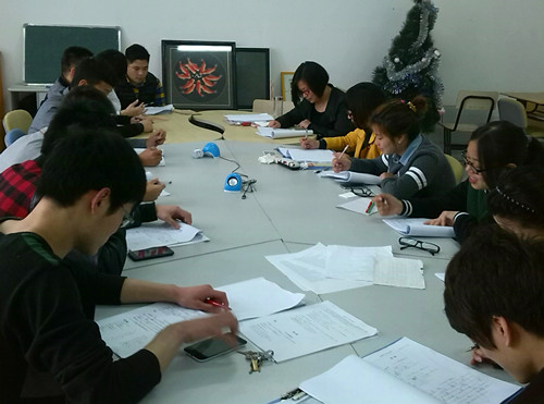 国际商务系牛伟老师给学生进行日语辅导_副本.jpg