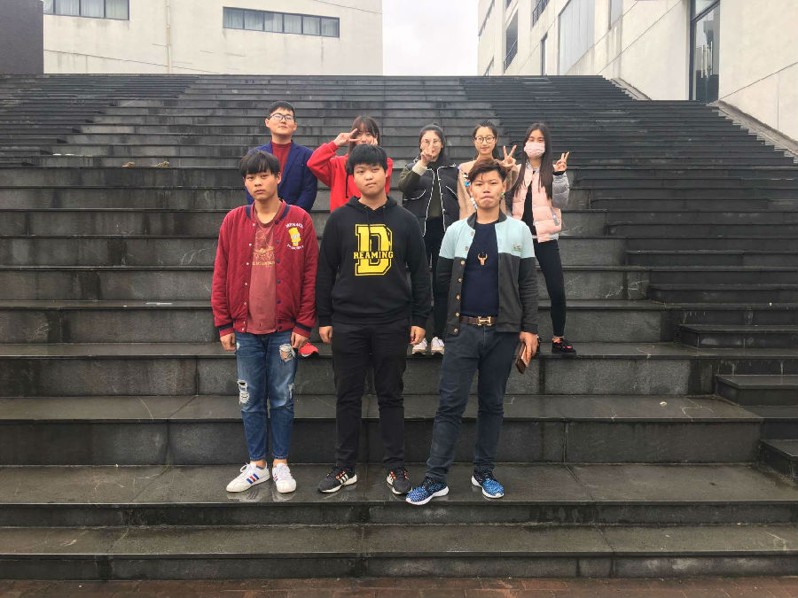 16级乘务班班委合照