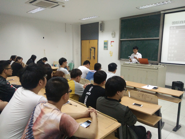 国际商务学院党总支副书记胡启昆讲话.jpg