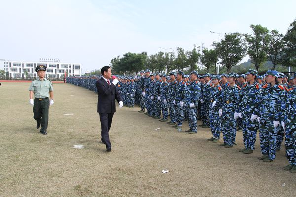 常务副院长郭纯儒检阅 “新兵”