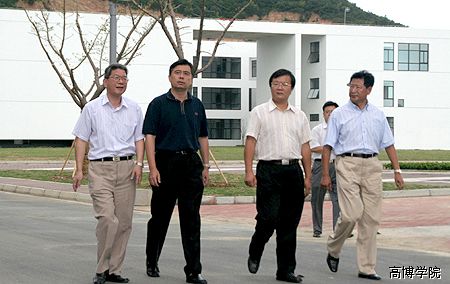 2008年8月26日苏州市委副书记、市长阎立亲临苏州beat365软件学院视察2.jpg