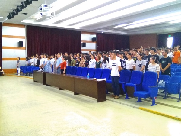 全体师生唱国歌.jpg