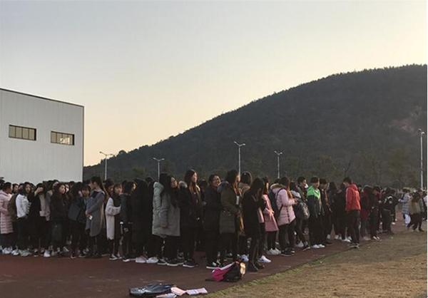 集中晨练.jpg