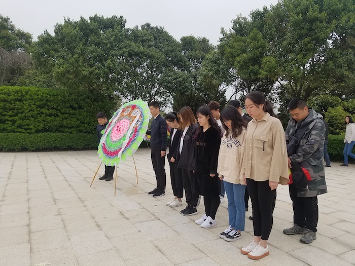 庄严肃穆的默哀仪式