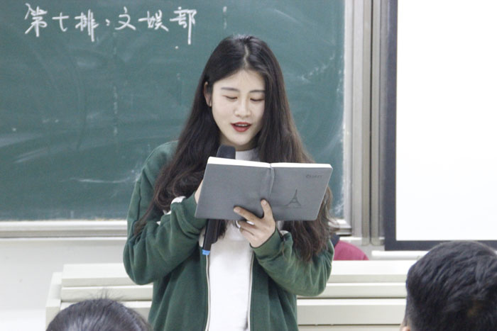 办公室代表周晴发言